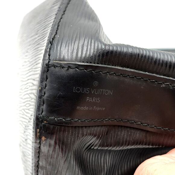 LOUIS VUITTON Vintage Black Epi Sac D'Epaule GM Bucket Bag - Picture 4 of 17